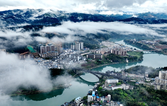 2022年3月25日，无人机拍摄的三江侗族自治县县城平流雾美景。.JPG
